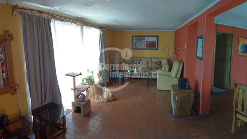 Casa Pedro Valdivia / Rodrigo Araya, 5 Dorm. 2 Baños, 2 Esta