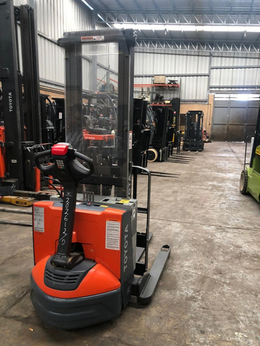 Imagen 3 de 5 de Apilador Electrico Toyota Año 2018 1 Ton #158