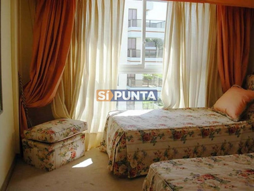 Imagen 9 de 15 de Apartamento En Brava, 3 Dormitorios *