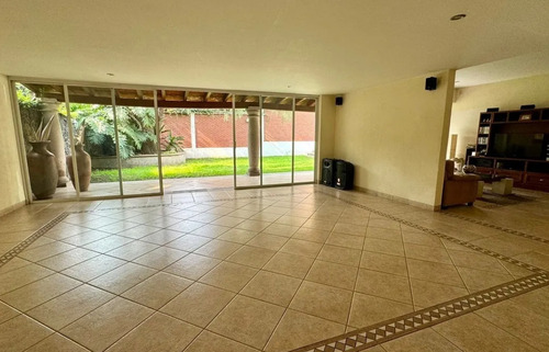 Una Casa Comoda, Iluminada Y Funcional Es Ideal Para Disfrutar De La Vida Diaria