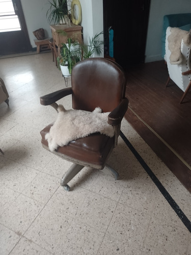 Sillón Giratorio (det. En El Tapizado  Ruedas Nuevas)