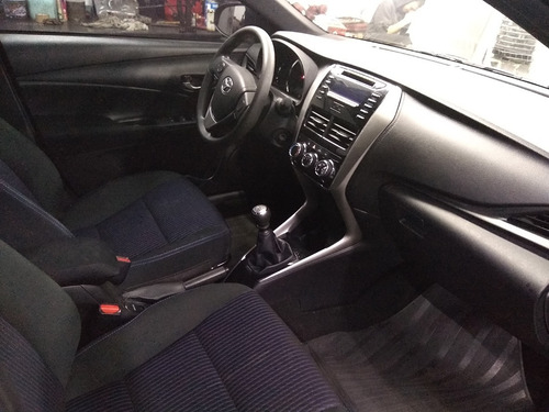 Imagem 13 de 16 de Toyota Yaris Xs 1.3 16v Flex Completo Rodas 2019 Cinza