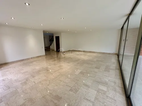 Casa En Arriendo En Loma Benedictinos. Cod A776027