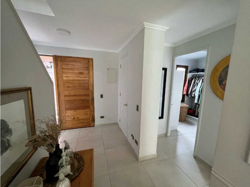 Casa En Barnechea/ Camino La Cumbre