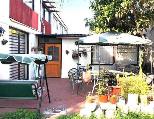 Casa En Venta De 5 Dorm. En Ñuñoa