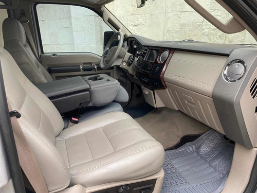 Imagen 8 de 10 de Ford F-350 Lariat