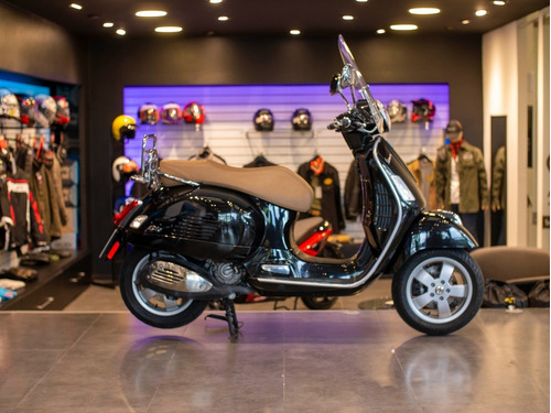 Imagen 4 de 24 de Vespa Gts 300 Negro Usado Seleccionado