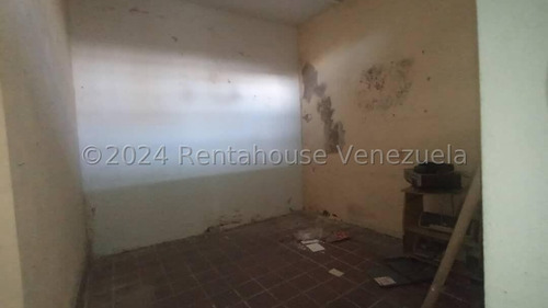 Casa En Venta, Los Dos Caminos #25-4938