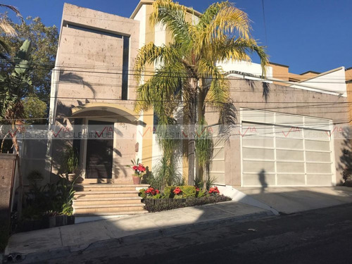 Casa En Venta En Contry Los Nogales, Monterrey, Nuevo León