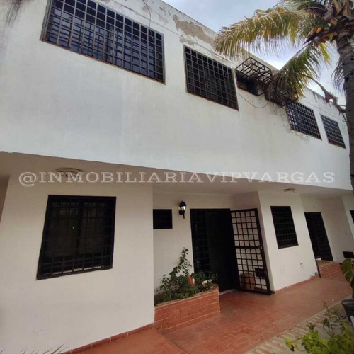 Imagen 1 de 12 de En Venta Townhouse En Playa Grande Catia La Mar Estado La Guaira Ref 389