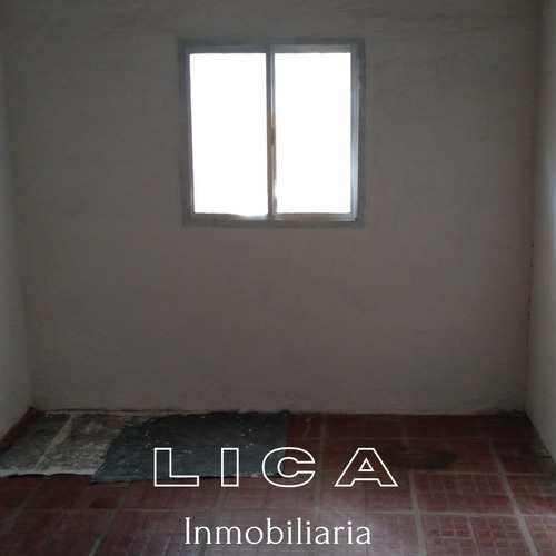 Imagen 9 de 15 de Casa En Venta Sobre Calle C. Escalada 3271 De La Ciudad De San Lorenzo, A 40 Metros De La Rn11