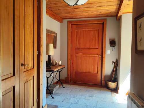 Casa En Venta Estilo Y Comodidad En Arelauquen