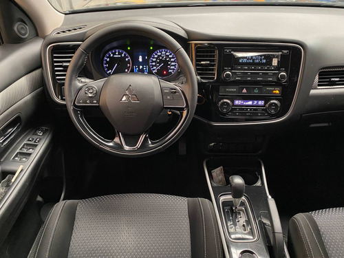 Imagen 12 de 14 de Mitsubishi Outlander 2018