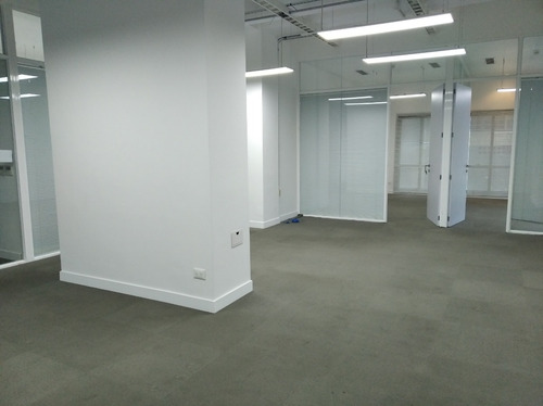 En Alquiler Oficina En Las Mercedes De 136m2