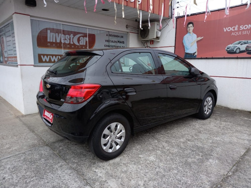 Imagem 4 de 11 de Chevrolet Onix