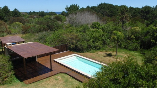 Moderna Y Sólida Propiedad En El Balneario San Antonio