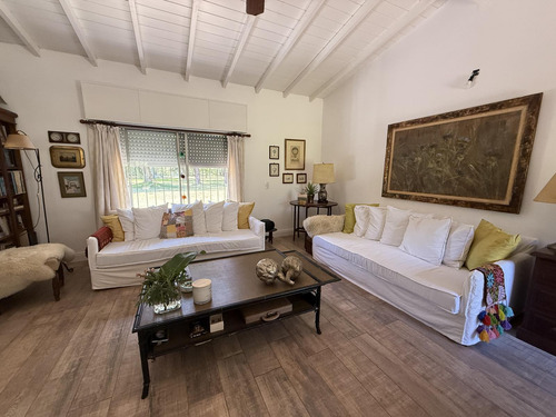 Encantadora Casa Quinta A La Venta En El Prestigioso Barrio La Araucaria| Lobos