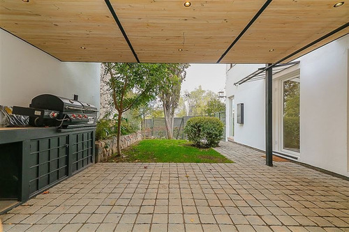 Imagen 3 de 30 de Casa En Venta De 2 Dorm. En Las Condes