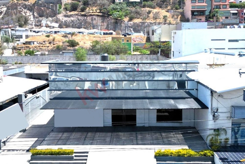 Local Comercial En Renta De 720 M2 Sobre Bernardo Quintana, Querétaro