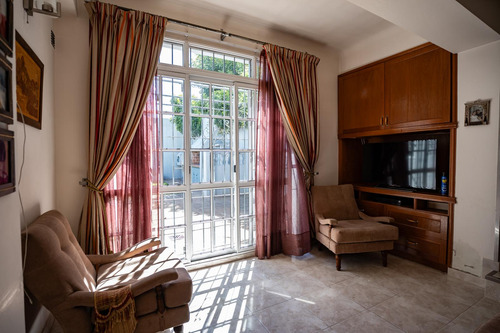 Casa A La Venta En Hipolito Yrigoyen 1182 Lujan Centro