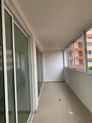 Moderno Apartamento, Balcón, Frente Al Cc La Vela.