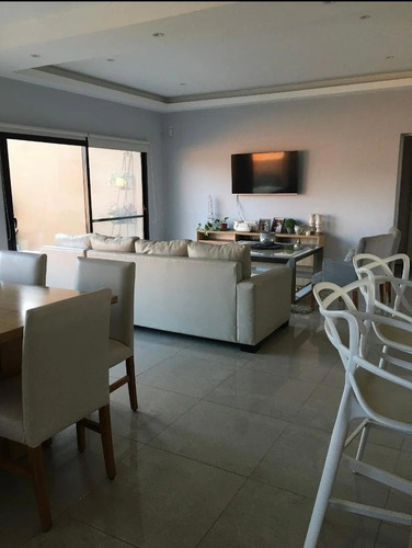 Casa En Venta - 3 Dormitorios 3 Baños - Cocheras - 833mts2 - Alsina