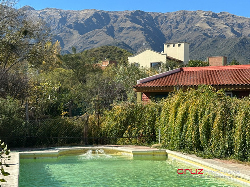 Chalet De 102m2 Con Piscina En Barranca Colorada