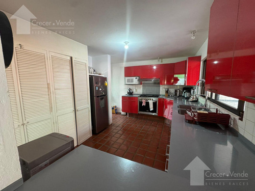 Casa Sola De Dos Niveles En Venta, En Privada Con Vigilancia En Lomas Tetela, Cuernavaca Morelos