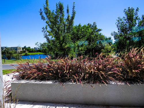Casa En Venta En El Barrio San Francisco, Villa Nueva, Tigre