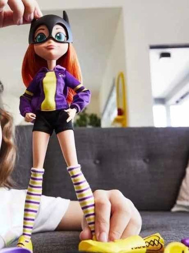 Imagem 7 de 7 de Boneca Dc Batgirl 2 Em 1 - Super Hero Girls - Mattel