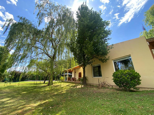 Casa Quinta En Ave Del Paraíso 767