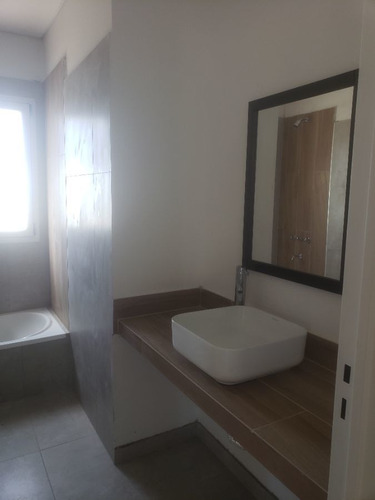 Imagen 8 de 13 de Casa En Venta De 3 Dormitorios C/ Cochera En Santo Domingo
