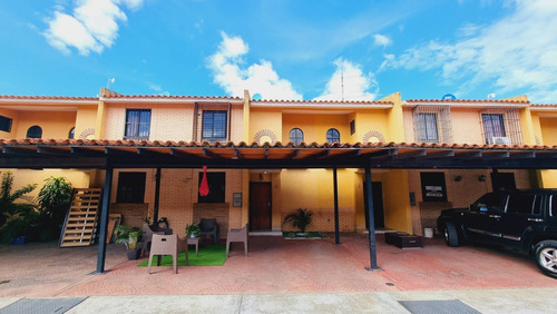 Imagen 3 de 14 de 162104 Lerry Paez 0414-9408606 Venta Townhouse Res Villas Iñaki Naguanagua Solo Clientes