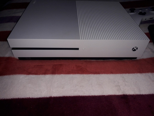 Xbox One S 1tb.Un Jostick+cargador Portatil Y Pilas