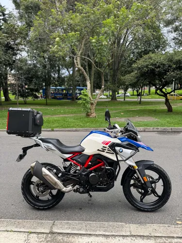 Blanco Con Azul