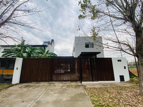 En Venta Casa De 2 Dormitorios Con Piscina La Carolina