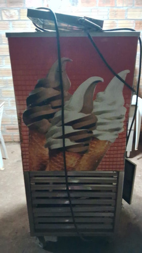 Vendo Máquina De Sorvete Funcionando Perfeitamente