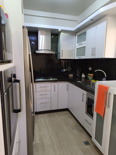 Leandro Araque Inzitu Realtors Vende Townhouse Amoblado En Residencias Mucubají Naguanagua Urb. Guayabal