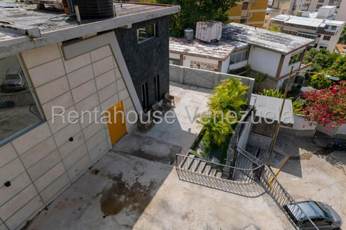 Casa Para Remodelar De Multiples Niveles En Venta Ubicada En Chaguaramos 25-17638
