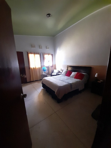 Imagen 20 de 28 de Fernando Guerrero Vende Casa Urb Trigal Sur Calle Abierta, Av Ppal Del Triga