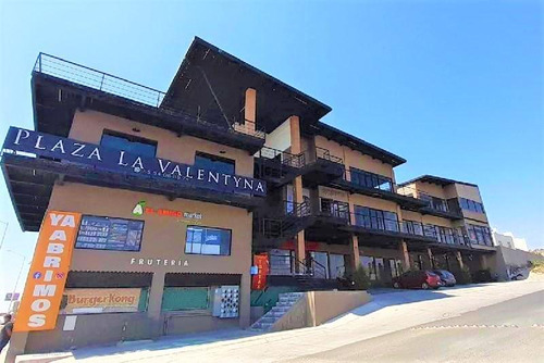 Local En Venta En El Mirador, Dentro De Plaza Comercial