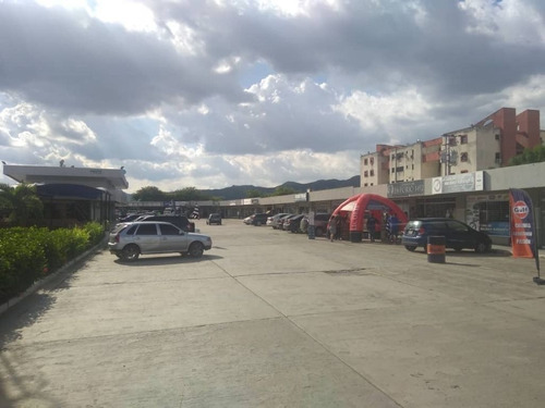 Imagen 9 de 10 de Venta De Local Comercial, Ubicado En Centro Comercial Paseo Paraparal, Sector Los Guayos, Planta Baja. Cuenta Con 54 Mts2. Con Opción A Fondo De Comercio