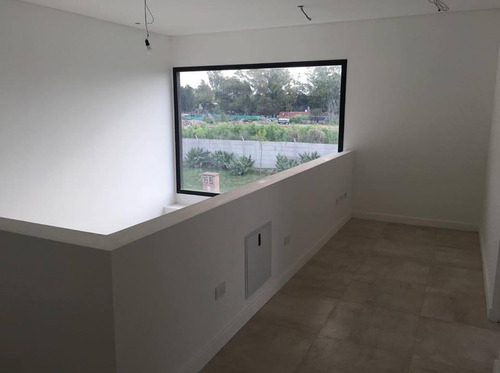 Casa Con Renta. 3 Dormitorios Con Dependencia Y Escritorio, Tipas Nordelta