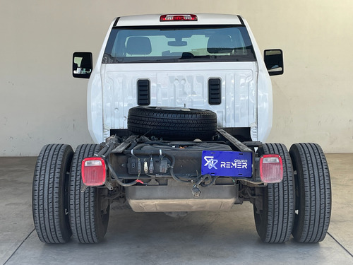 Chevrolet Silverado 6.6 3500 Chasis Cab V8 At