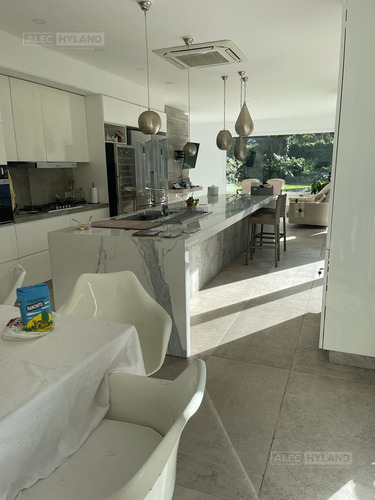 Excelente Chalet Inglés, En Alquiler Y Venta En Martínez, Vías A Libert