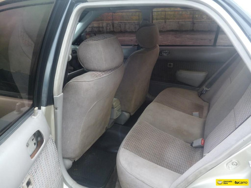 Toyota Corolla .