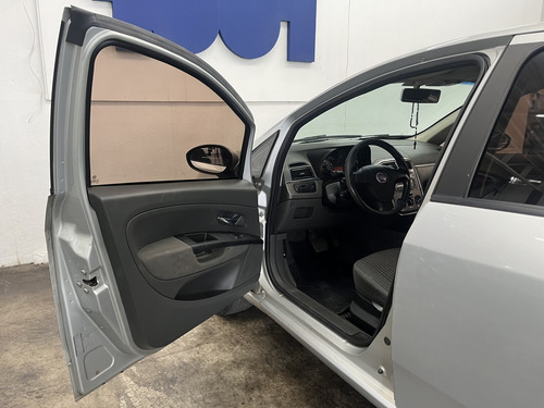 Fiat Punto 1.8 ESSENCE 16V FLEX 4P AUTOMATIZADO