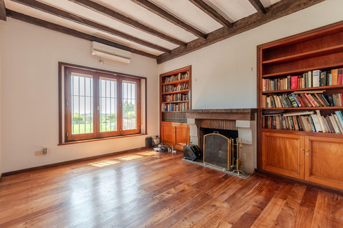 Maravillosa Casa En El Casco Historico De San Isidro Con Vista Al Rio, Lote Soñado De 2.310m2.