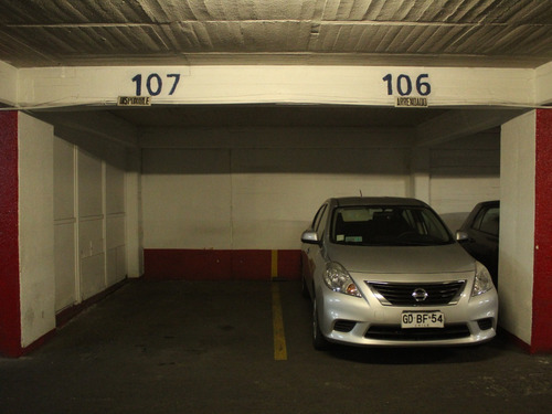 Imagen 4 de 8 de Estacionamiento Calle Teatinos 459 - Santiago Centro