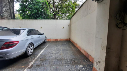 Venta Monoambiente Primer Piso, Con Cochera Descubierta En Morón Centro, Moron Norte.-